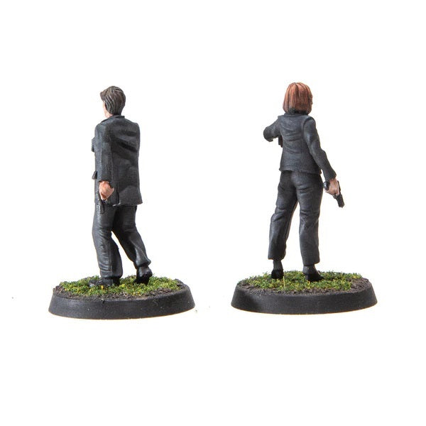FBI Agents, 1 male and 1 female, back view, resin, 35/32mm scale, paranormal investigators